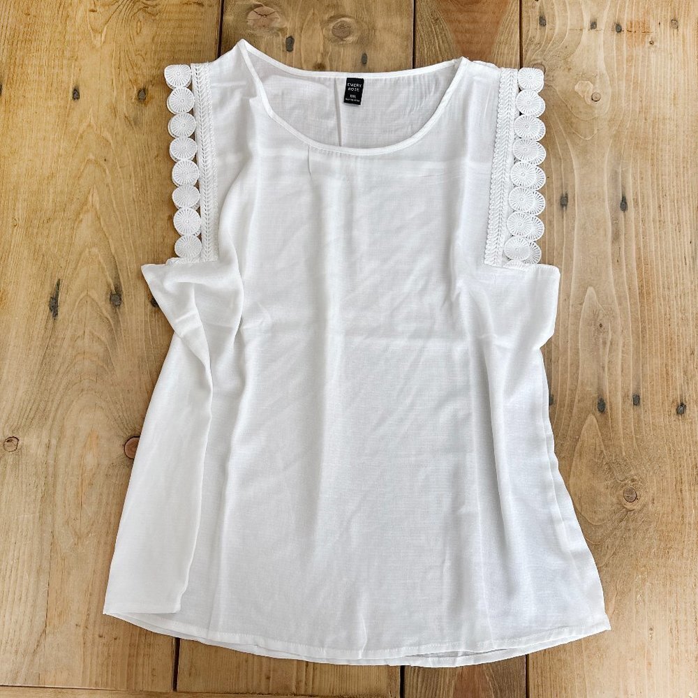 NEW White Top with Lace Trim by Emery Rose‎ XXL